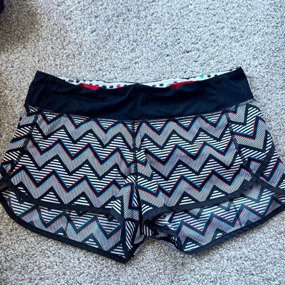 RARE Lululemon Speed Short
2014 Seawheeze - 3D Chevron - Picture 1 of 3